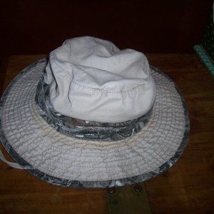 Mossy Oak Wide Brim Cotton Camo Safari Hat, L , Fishing Outdoor w/ Strap -Stains